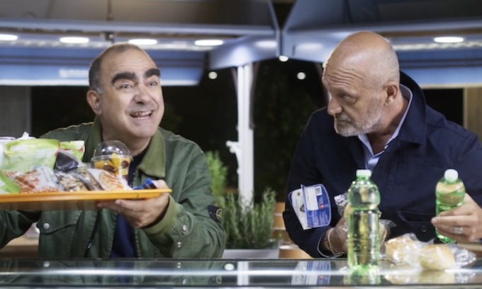 Il video dei comici per l’Ucraina: una raccolta fondi per dare cibo agli sfollati