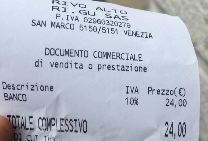 Il bar di Venezia che mette due caffè a 24 euro: “Delle recensioni ce ne freghiamo”