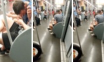 Video shock in metropolitana a Milano: due ragazzi sniffano cocaina davanti a tutti