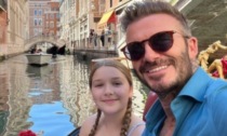 David Beckham paparazzato a Venezia in compagnia... della figlia Harper