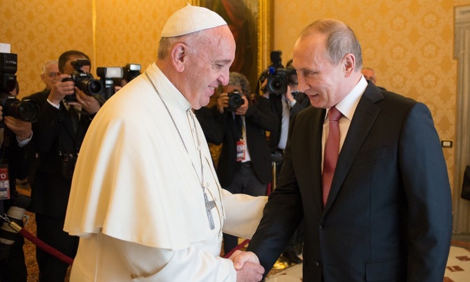 La Russia accoglie la mediazione del Vaticano per far finire la guerra, ma nel Donbass l’Ucraina è alle corde