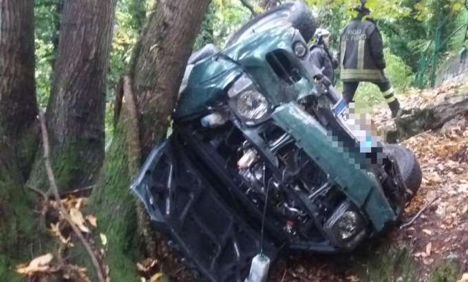 Va a trovare il figlio morto sul lavoro e perde la vita finendo con l’auto in un burrone