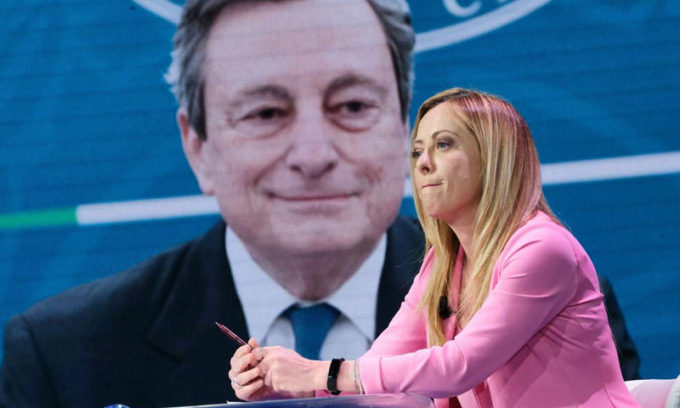 Ko dei mercati, borse in affanno: ecco i tre motivi. Meloni striglia Draghi