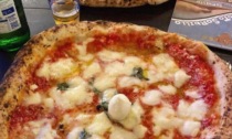 La risposta dei pizzaioli napoletani alla pizza da 60 euro di Briatore (che ora vuole aprire pure a Napoli)