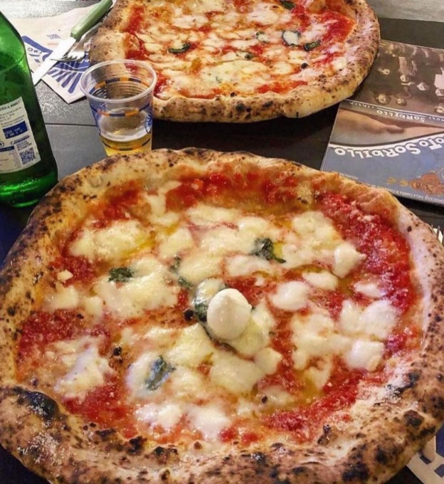 La risposta dei pizzaioli napoletani alla pizza da 60 euro di Briatore (che ora vuole aprire pure a Napoli)