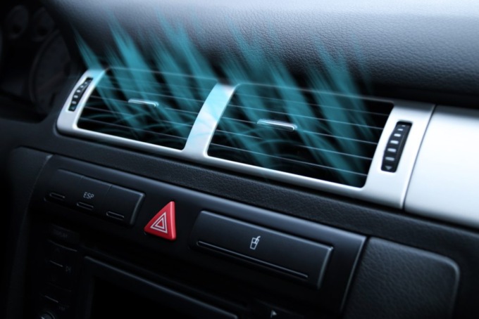 Multa per l’aria condizionata accesa in auto: quando scatta e perché