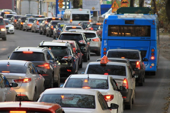 Gli italiani usano sempre di più l’automobile