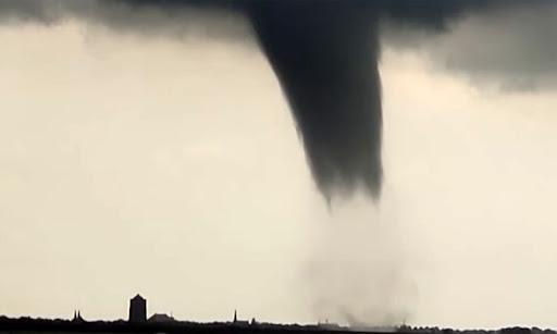 Gli impressionanti video del tornado che ha devastato l’Olanda