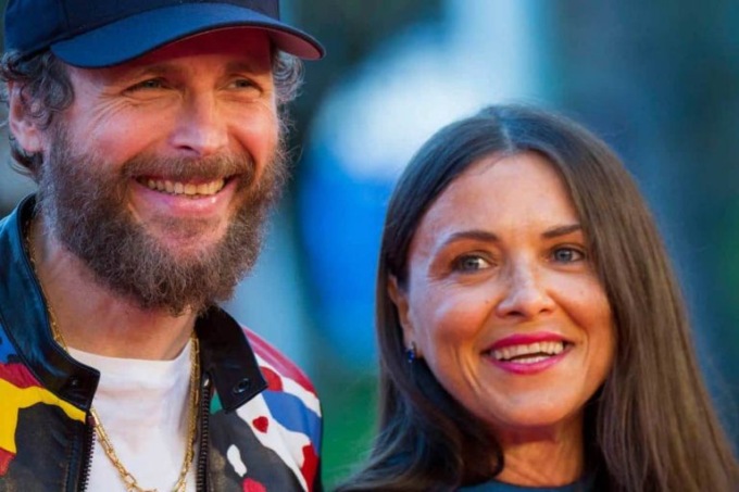Jova Beach Party: lo steward non riconosce la moglie di Jovanotti e non la fa salire sul palco
