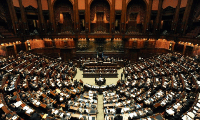 Elezioni, svolta storica: da settembre ci saranno oltre 300 parlamentari in meno