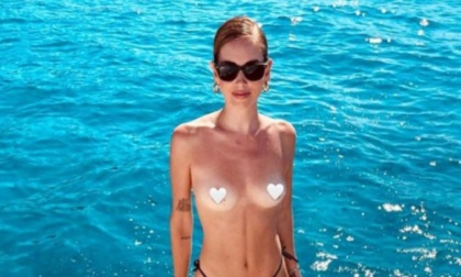 Chiara Ferragni fa sempre notizia: in topless a Saint-Tropez e in Grecia