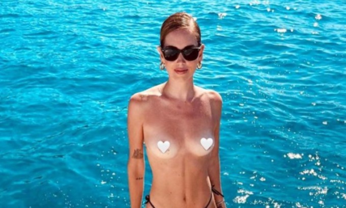 Chiara Ferragni fa sempre notizia: in topless a Saint-Tropez e in Grecia