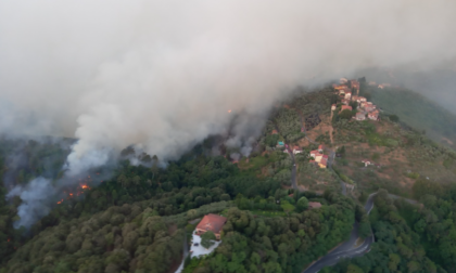 L'Italia nella morsa degli incendi: grandi roghi in Toscana e in Friuli