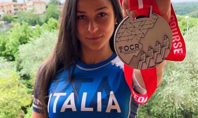 Atleta 30enne investita e uccisa mentre fa jogging: il conducente dell’auto accecato dal sole