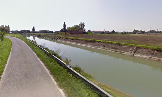 Cadavere fatto a pezzi e chiuso nei sacchi della spazzatura riemerge dal fiume