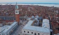 Venezia, guerra ai turisti mordi e fuggi: da gennaio si entra a pagamento