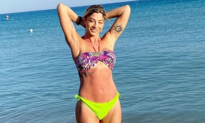 I dermatologi a Vip e influencer: “No alle foto dell’abbronzatura, vanificano gli sforzi contro i mielomi”