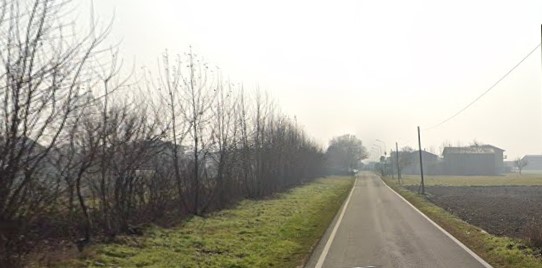 Fa un incidente con un’auto e scappa in motorino: finisce in un fosso e muore