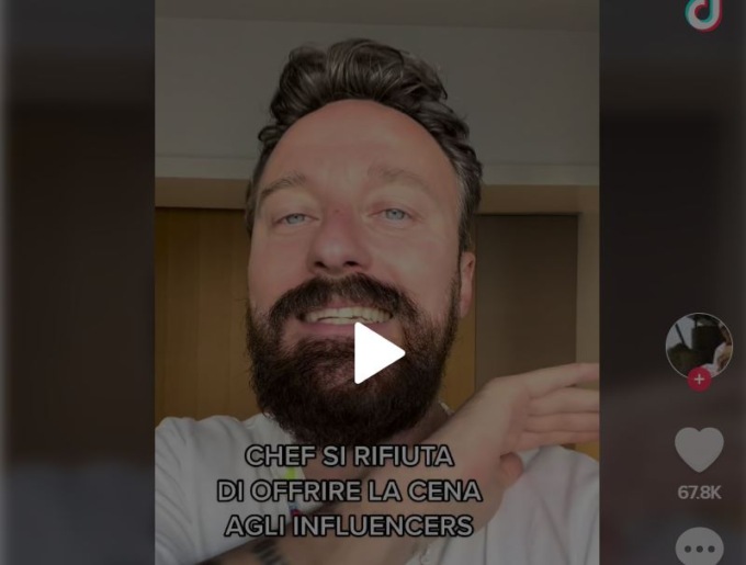 Influencer scrocconi, l’attacco di Francesco Facchinetti: “Guadagnate, spendete! Mettere via i soldi porta male”