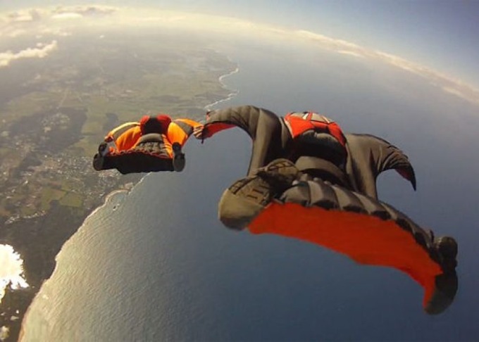 Incidente in tuta alare: base-jumper si schianta contro il Monte Bianco e muore