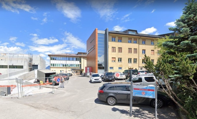 Bambino di 2 anni muore dopo aver raccolto qualcosa ai giardinetti e averlo mangiato