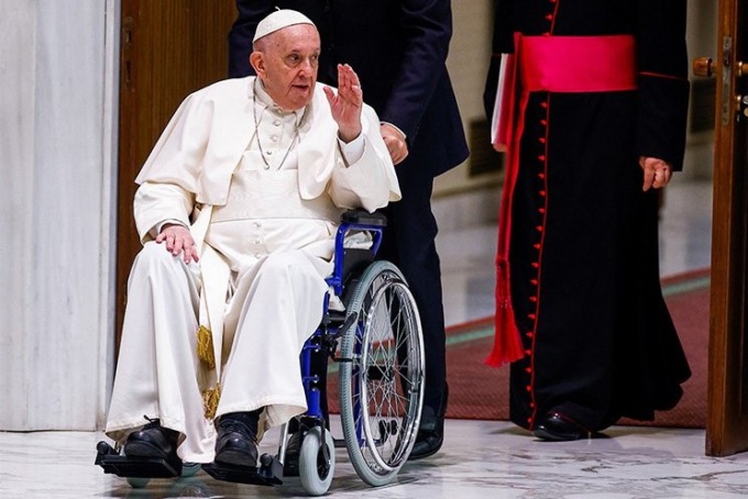 Il Papa: “Se un giorno mi dimetterò, vivrò a Roma” (ma non in Vaticano)