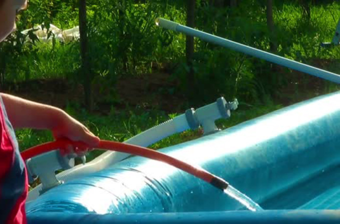 Devia abusivamente una roggia per riempire la sua piscina a sbafo