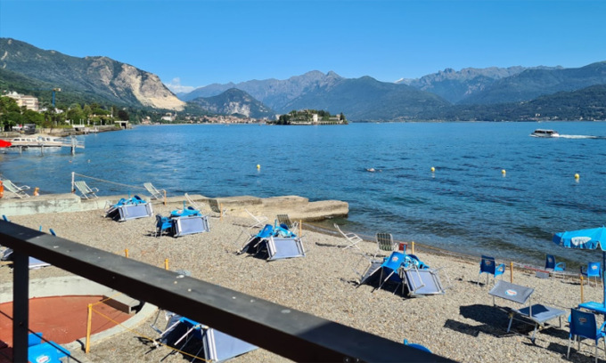 Fine serata in spiaggia fra ragazzi diventa un incubo: ventenne abusata a turno