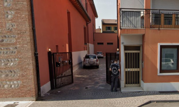 Uccide il marito pugnalandolo al cuore, si erano sposati ad aprile: “Mi picchiava e mi tradiva”