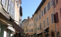 Colpita da una persiana mentre passeggia in Francia: muore 26enne turista italiana