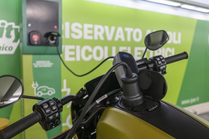 Moto e scooter elettrici sempre più scelti per la mobilità urbana