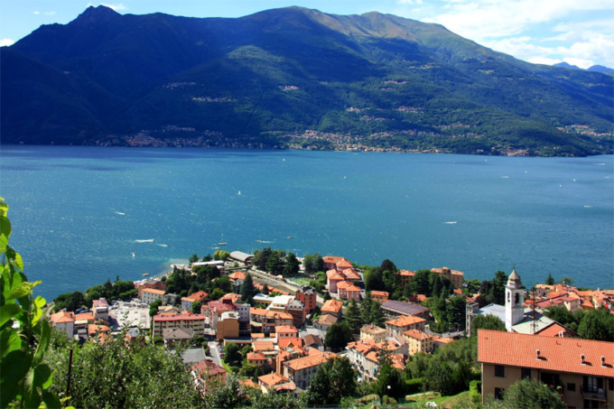 Marito e moglie salvano i vicini di casa che stavano annegando nel lago