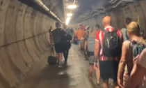 Treno in panne nel tunnel della Manica: il video dei passeggeri bloccati per 5 ore nell'Eurotunnel