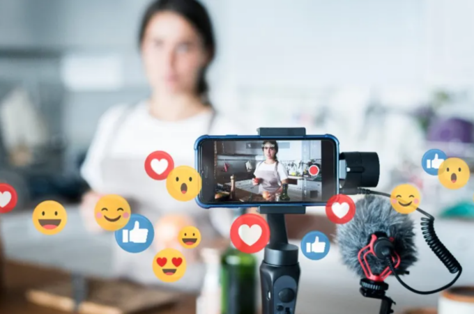 Influencer strapagati ed evasori totali. Uno prendeva pure il reddito di cittadinanza