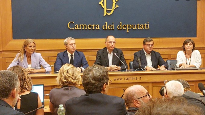 Fumata bianca tra Letta e Calenda: accordo per le elezioni