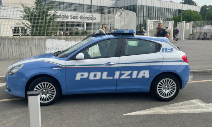 Neonata abbandonata in una scatola fuori dall’ospedale