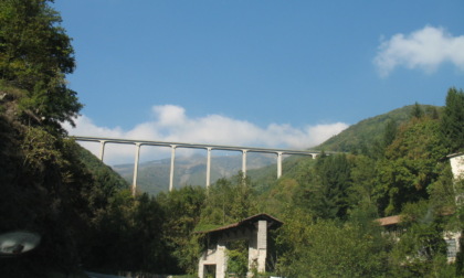Omicidio-suicidio nel Biellese: uccide la madre e poi si getta da un ponte