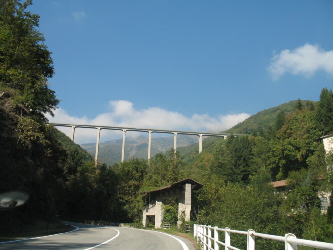 Omicidio-suicidio nel Biellese: uccide la madre e poi si getta da un ponte