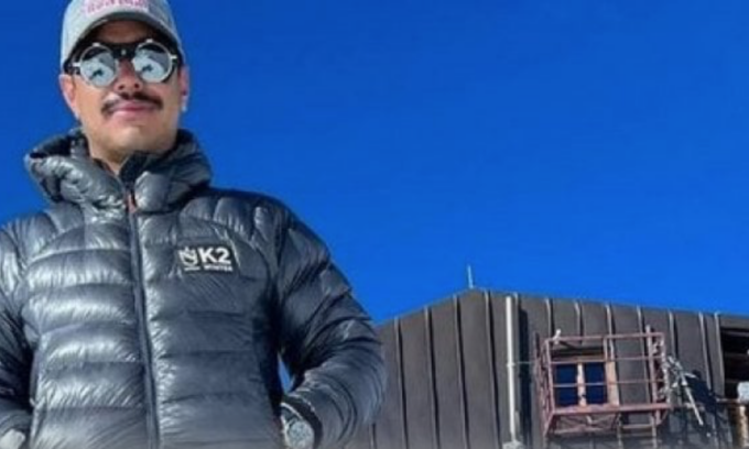 “Ecco l’ennesimo merendero in scarpe da ginnastica e pantaloncini a Capanna Margherita”: ma era il Re degli 8mila