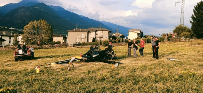 Elicottero precipita e si schianta: morto il pilota, ferito un 17enne