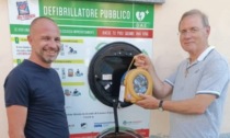 Fratelli eroi: due ragazzi salvano la vita al padre con il defibrillatore