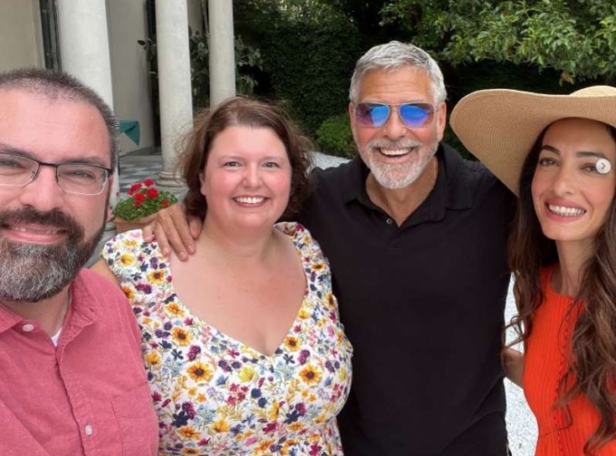 Clooney ha invitato due sconosciuti estratti a sorte nella sua villa sul lago di Como