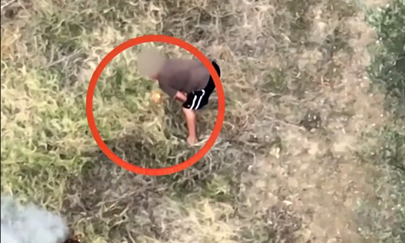 Il video del piromane sorpreso a sua insaputa dal drone in Calabria