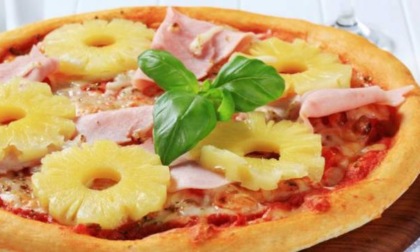 Gli americani pensavano di rifilarci la pizza all'ananas... ma sono falliti