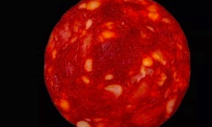 "Ecco una foto di Proxima Centauri", ma è una fetta di salame
