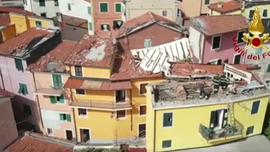 Tetti scoperchiati e alberi abbattuti, i danni del maltempo visti dal drone