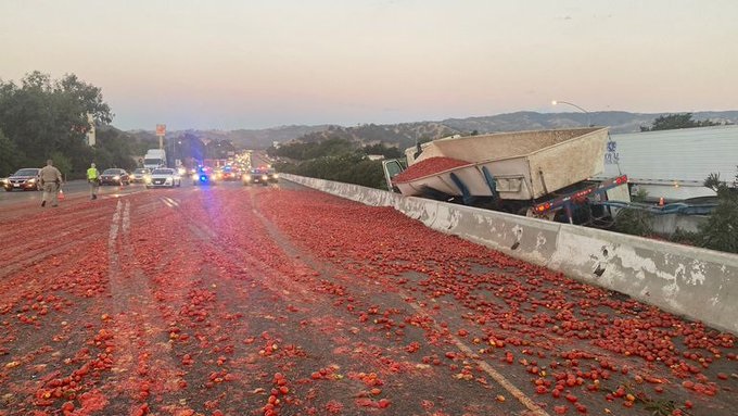 camion perde carico pomodori california