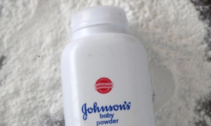 Troppe cause per cancro alle ovaie: Johnson & Johnson ritira il suo talco dal mercato