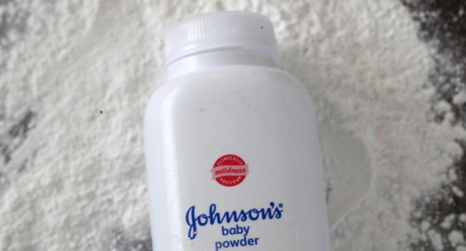 Troppe cause per cancro alle ovaie: Johnson & Johnson ritira il suo talco dal mercato
