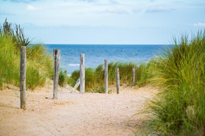 Vacanze estate 2022, gli italiani scelgono sempre il mare e il Ferragosto